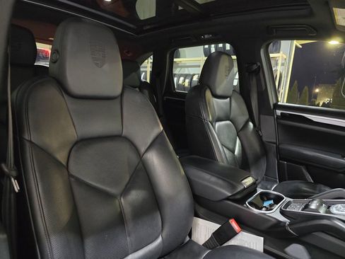 Used 2017 Porsche Cayenne S Platinum w/ Premium Package Plus (Pjy) image 29