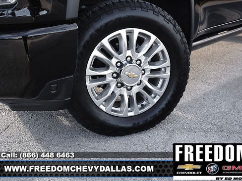 Used 2022 Chevrolet Silverado 2500 High Country w/ Safety Package II image 46