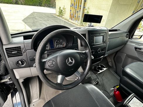 Used 2016 Mercedes-Benz Sprinter 2500 image 37