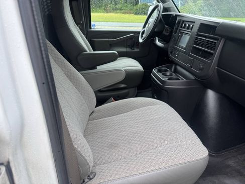 Used 2017 Chevrolet Express 2500 RWD image 14
