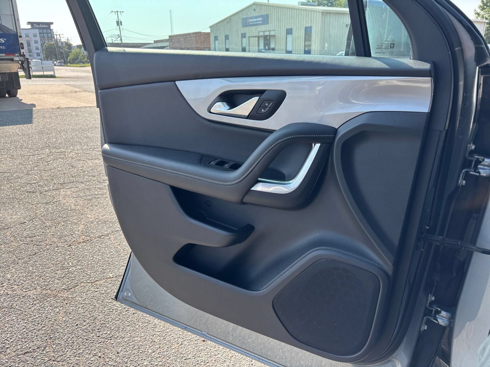 Used 2025 Chevrolet Blazer LT FWD image 18