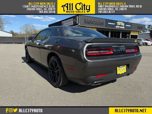Used 2016 Dodge Challenger SXT w/ Blacktop Package image 5