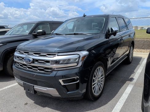 Used 2023 Ford Expedition Platinum RWD image 3