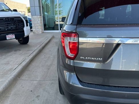 Used 2017 Ford Explorer Platinum AWD/4WD image 10