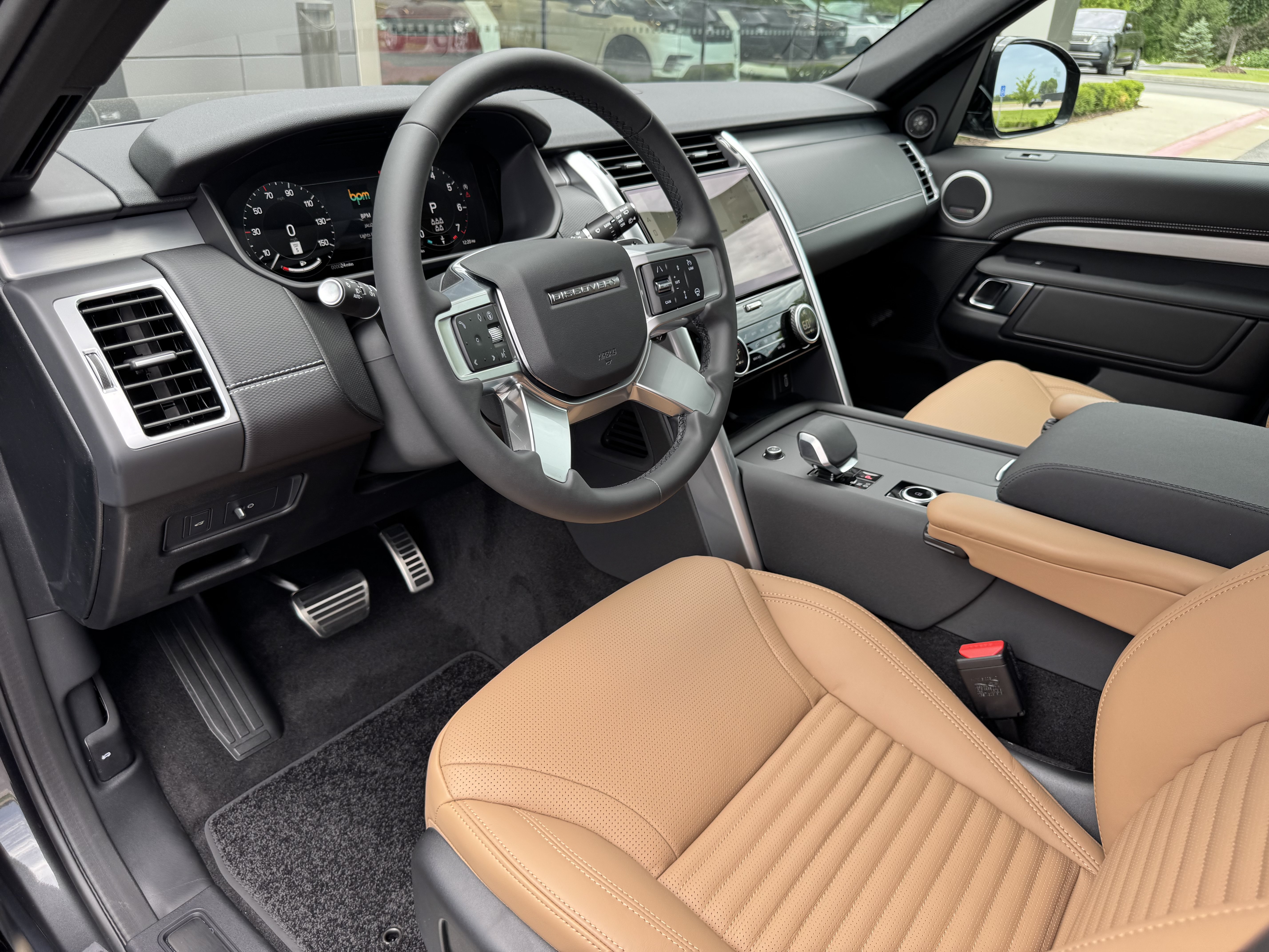 New 2026 Land Rover Discovery Limited Edition AWD/4WD image 13