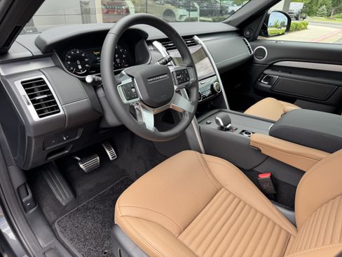 New 2026 Land Rover Discovery Limited Edition AWD/4WD image 13