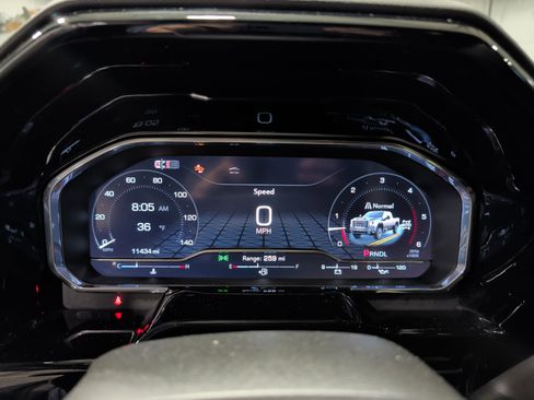 Used 2024 GMC Sierra 3500 SLE w/ SLE Value Package image 8