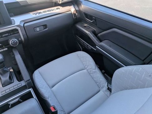 Used 2025 Toyota Tacoma SR5 AWD/4WD image 16