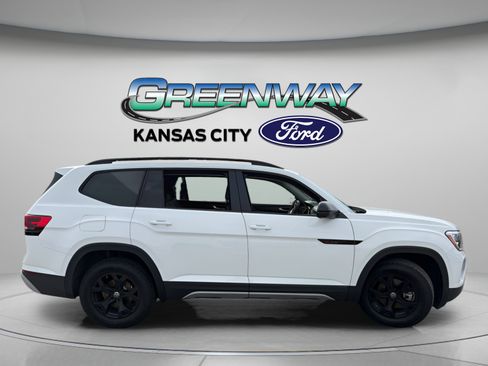 Used 2025 Volkswagen Atlas Peak Edition SE AWD/4WD image 9