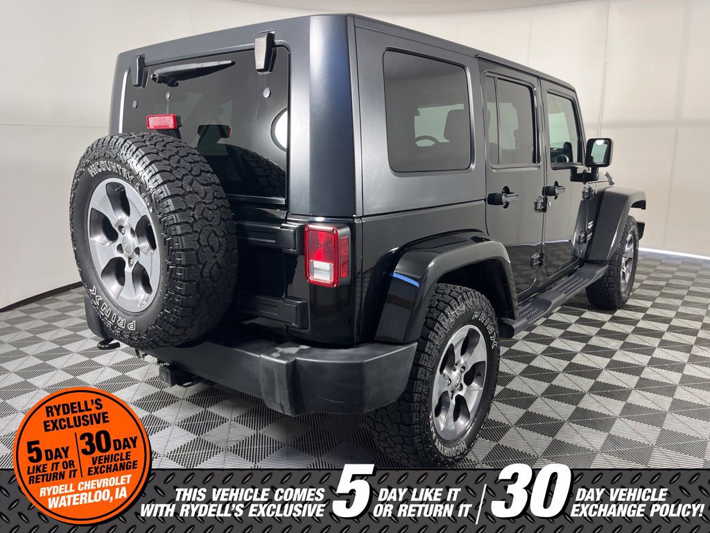 Used 2010 Jeep Wrangler Unlimited Sahara w/ Dual Top Group AWD/4WD image 4
