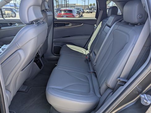 Used 2019 Lincoln Nautilus Reserve FWD image 8