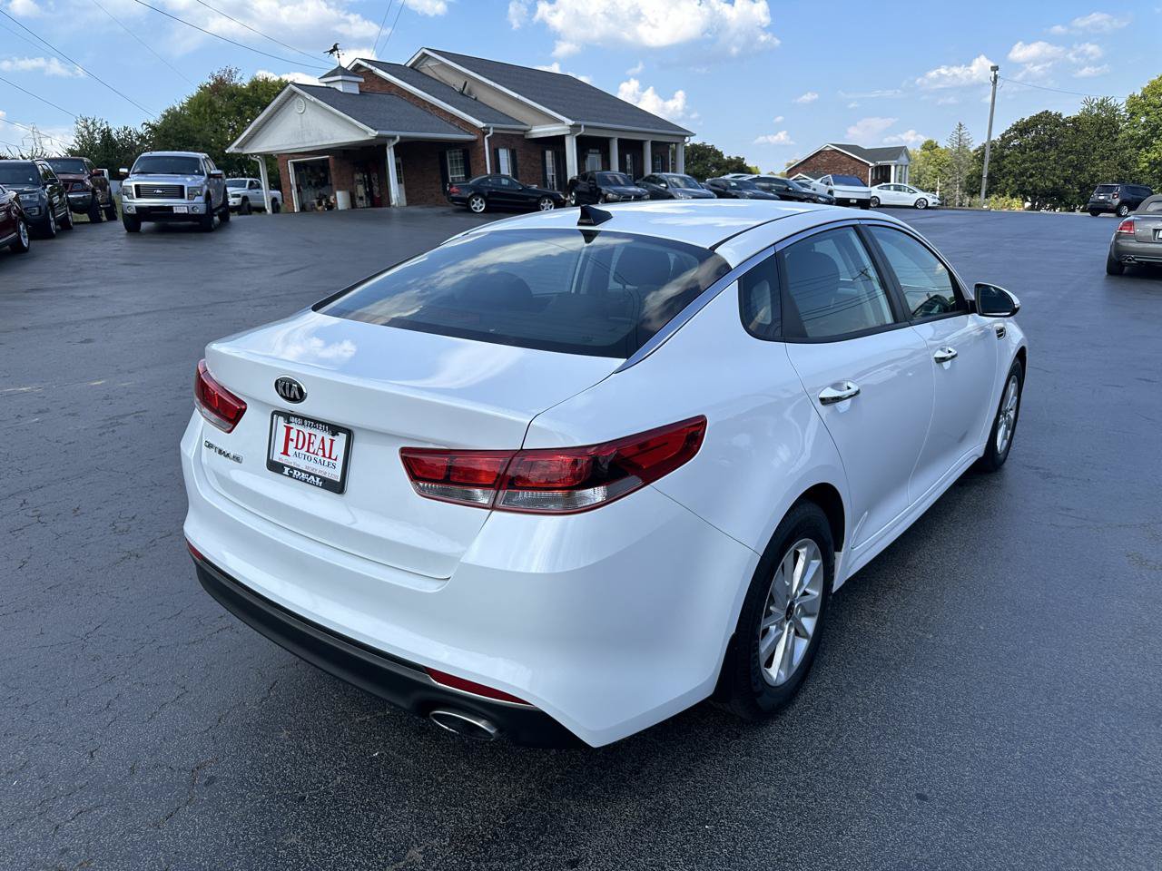 Used 2017 Kia Optima LX FWD image 4