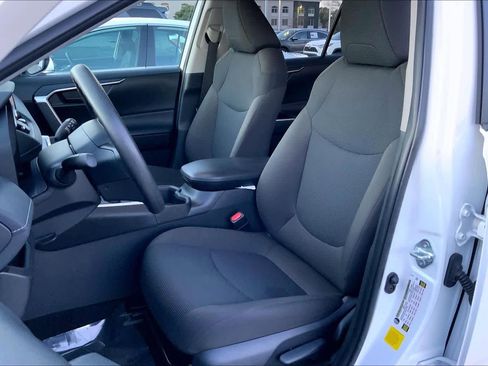 Used 2025 Toyota RAV4 LE image 7