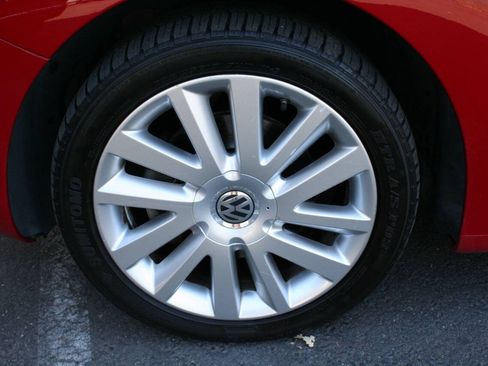 Used 2008 Volkswagen Beetle SE FWD image 11