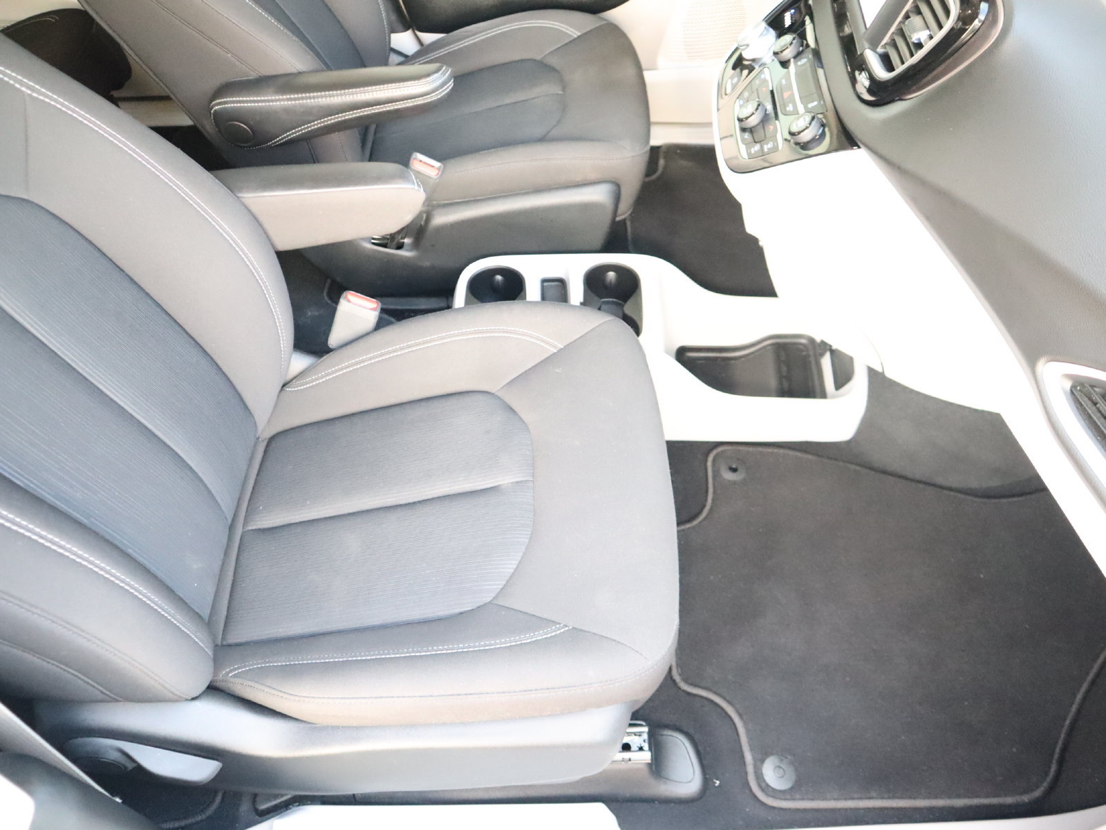 Used 2024 Chrysler Voyager LX FWD image 52
