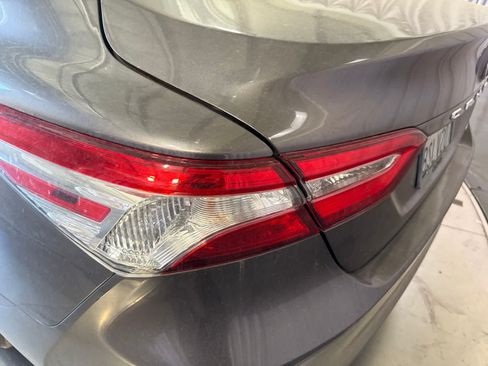 Used 2020 Toyota Camry LE FWD image 11