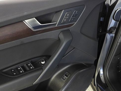 Used 2023 Audi Q5 2.0T Premium w/ Convenience Package image 12