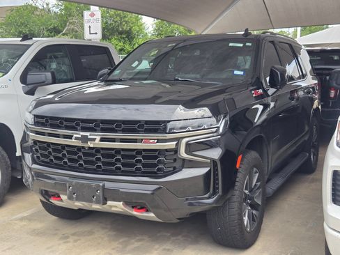 Used 2022 Chevrolet Tahoe Z71 w/ Luxury Package AWD/4WD image 3