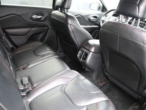 Used 2015 Jeep Cherokee Trailhawk w/ Comfort/Convenience Group AWD/4WD image 21