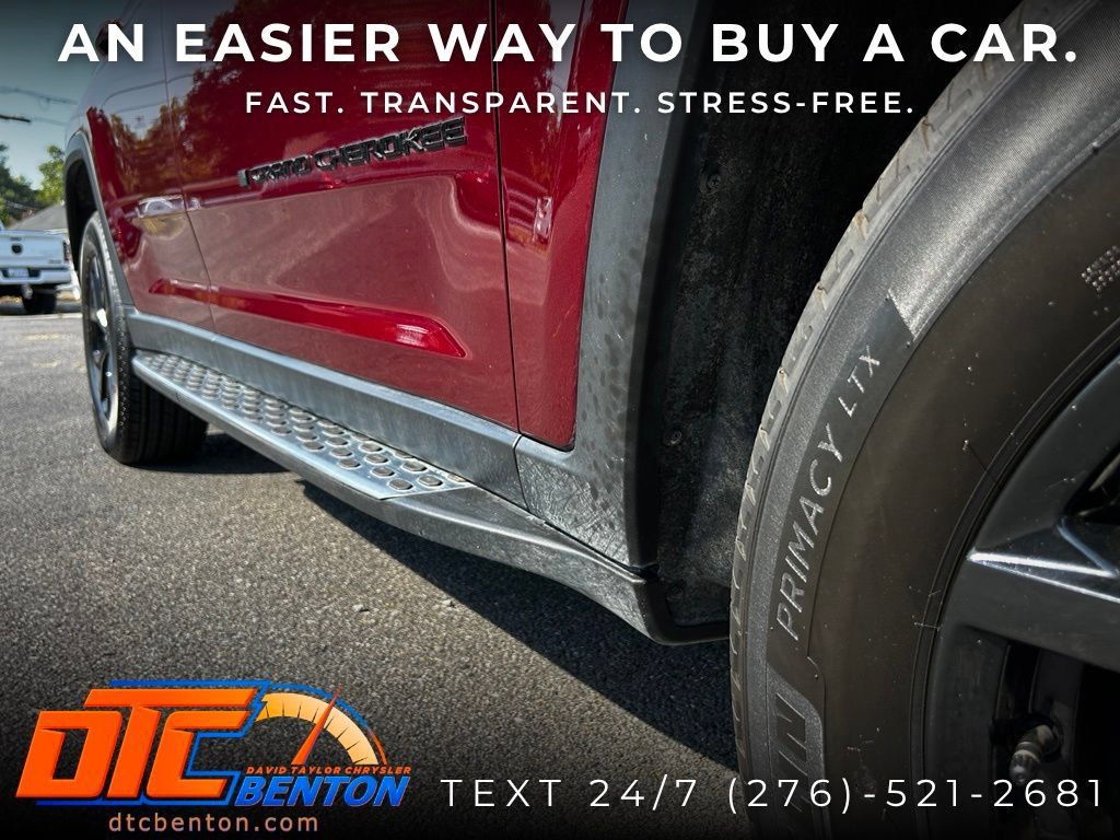 Used 2025 Jeep Grand Cherokee Altitude AWD/4WD image 31