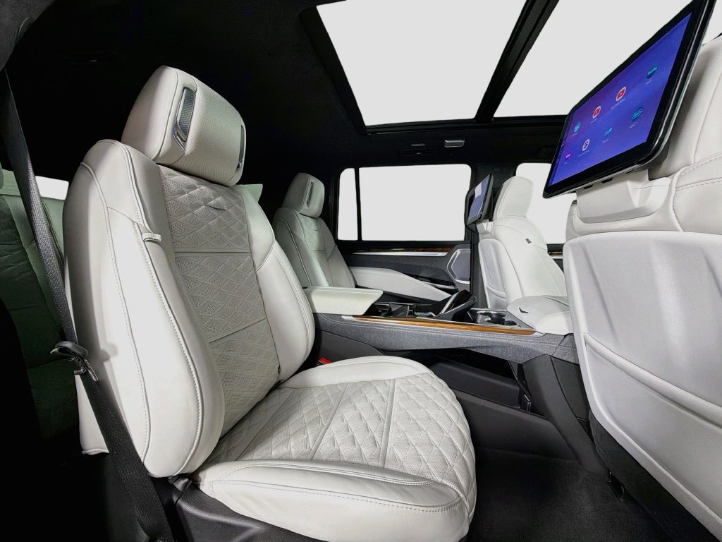 Used 2025 Cadillac Escalade ESV Sport Platinum AWD/4WD image 29