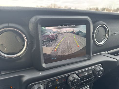 Used 2022 Jeep Wrangler Unlimited Sahara w/ Cold Weather Group image 15