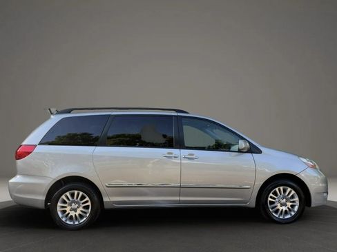 Used 2008 Toyota Sienna XLE AWD/4WD image 9