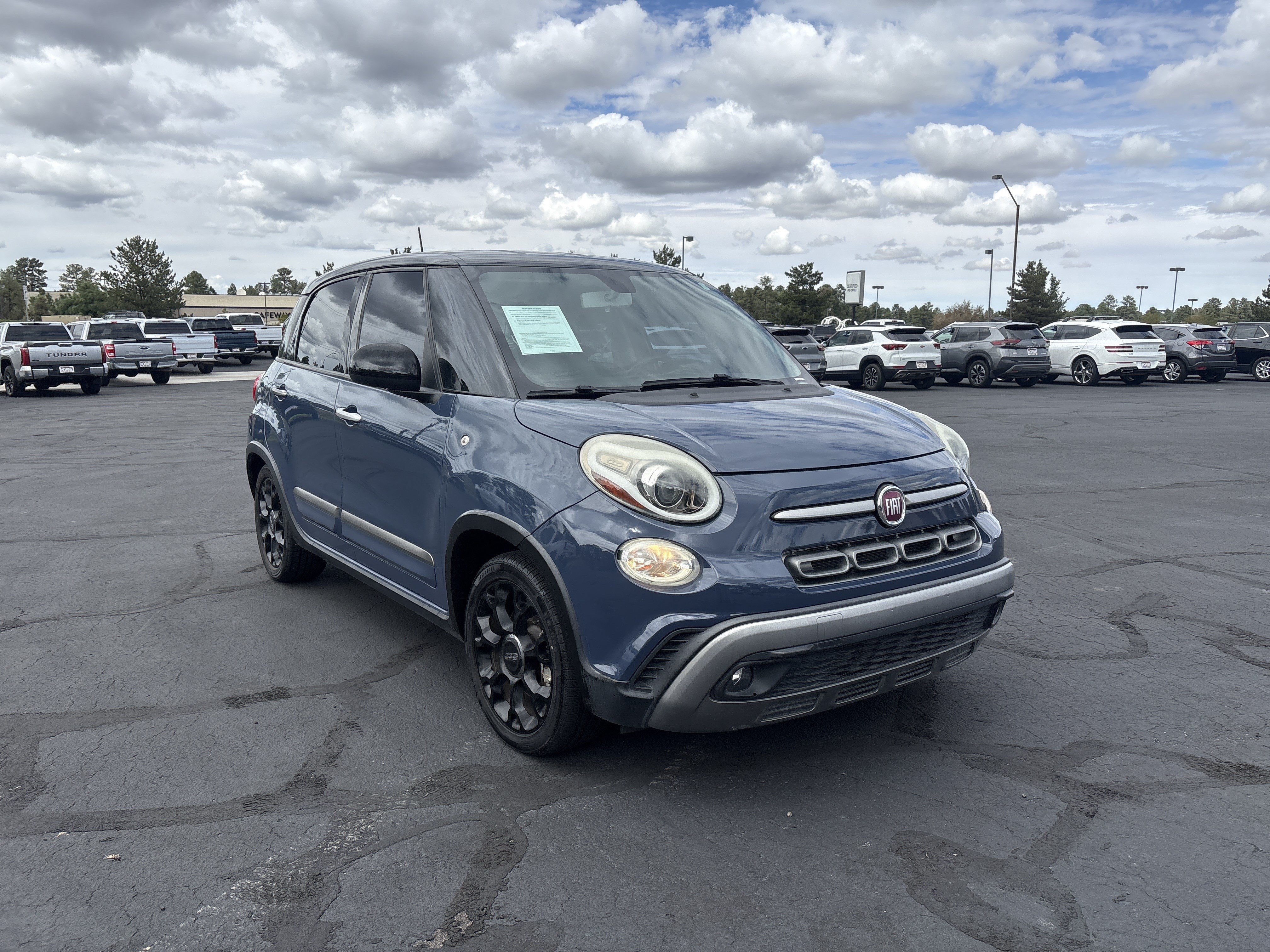 Used 2018 FIAT 500L Trekking w/ Urbana Appearance Package FWD image 2