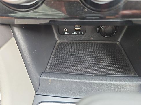 Used 2019 Subaru Forester Premium AWD/4WD image 37