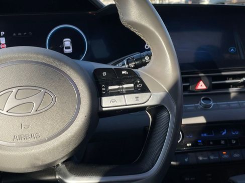 Used 2025 Hyundai Elantra SEL image 14