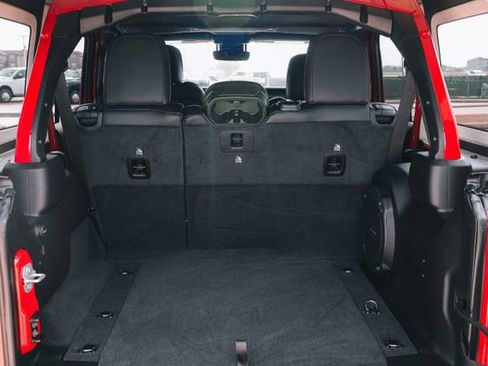 Used 2025 Jeep Wrangler Unlimited Rubicon image 19