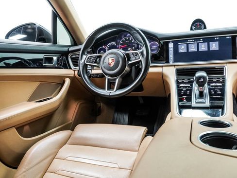 Used 2017 Porsche Panamera image 25