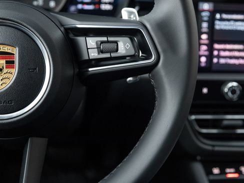 Certified 2026 Porsche Macan AWD/4WD image 16