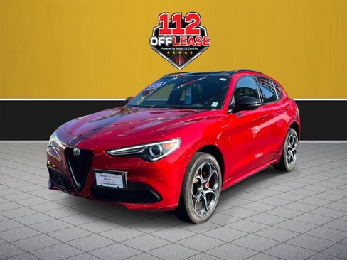 Used 2023 Alfa Romeo Stelvio Veloce image 3