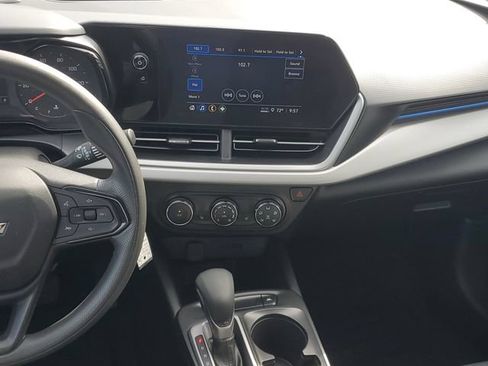 Certified 2024 Chevrolet Trax LS w/ LS Convenience Package FWD image 12