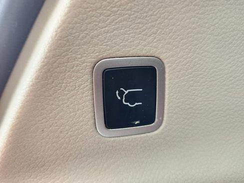 Used 2023 Chrysler Pacifica Limited FWD image 36