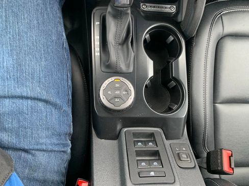 Used 2025 Ford Bronco Badlands image 20