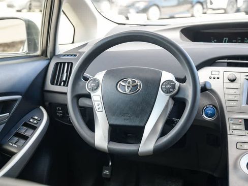 Used 2014 Toyota Prius Two image 12