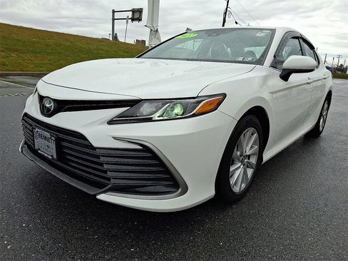 Certified 2022 Toyota Camry LE image 4