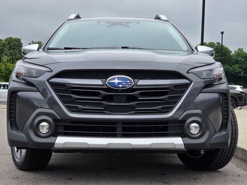 Used 2023 Subaru Outback Touring AWD/4WD image 3