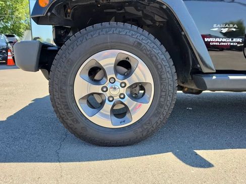 Used 2017 Jeep Wrangler Unlimited Sahara AWD/4WD image 10