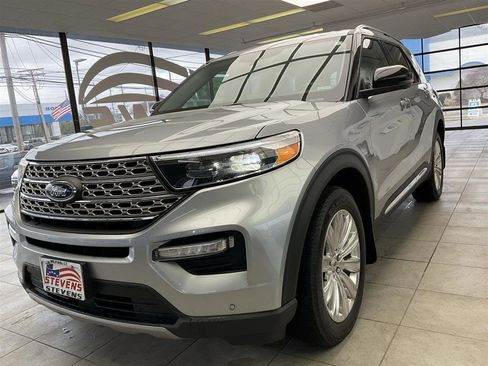 Used 2022 Ford Explorer Limited w/ Limited Technology Package image 3