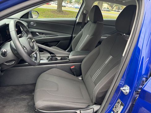 Used 2025 Hyundai Elantra SEL image 30