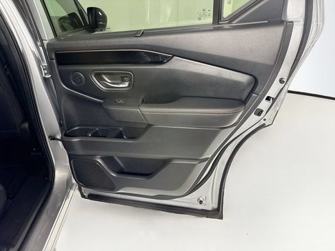 Used 2025 Honda Pilot TrailSport image 28