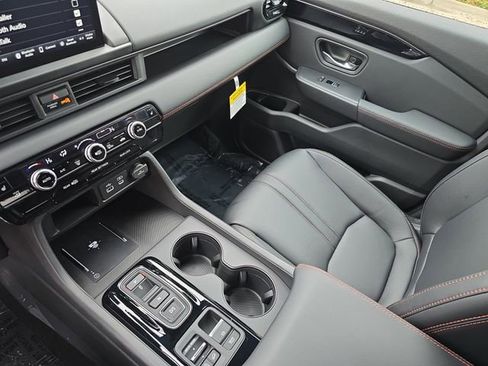 New 2025 Honda Pilot TrailSport image 25