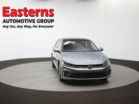Used 2025 Volkswagen Jetta SE FWD image 50