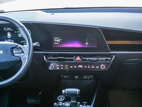 Certified 2023 Kia Niro EX image 16