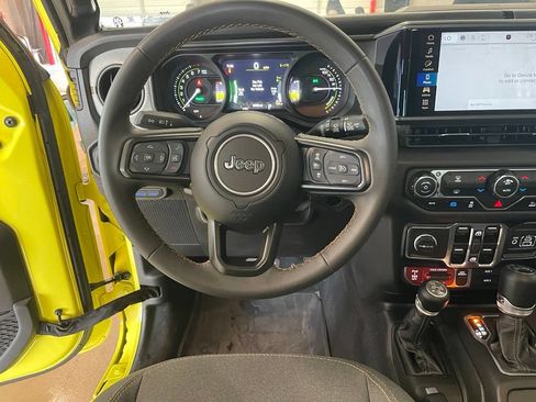 Used 2024 Jeep Wrangler Unlimited AWD/4WD image 14