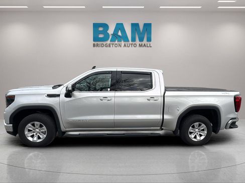 Used 2022 GMC Sierra 1500 SLE image 3