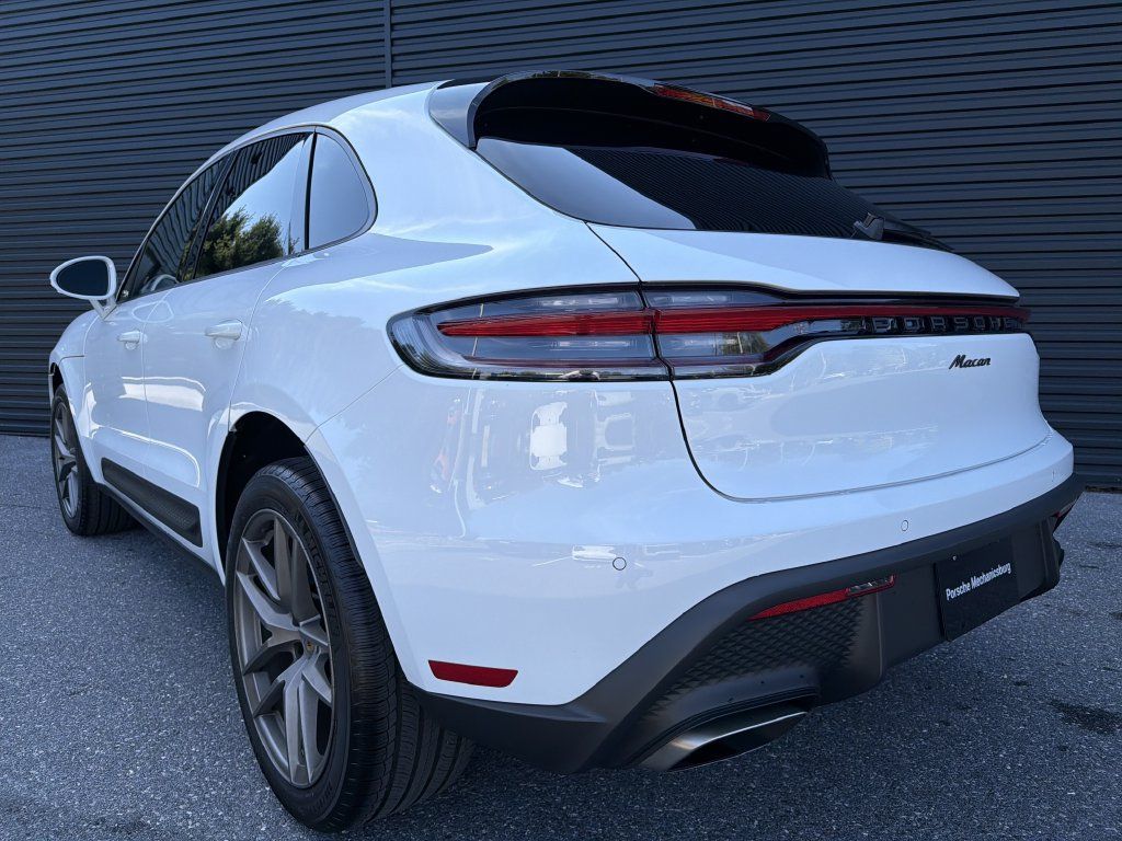 Certified 2026 Porsche Macan AWD/4WD image 17